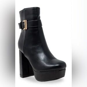 Chase + Chloe Black Chunky Heeled Boots    Size-7.5.  Retro Glam